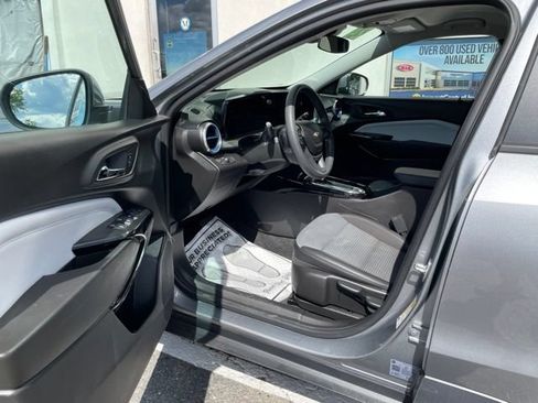 Used 2024 Chevrolet Trax LT FWD image 9