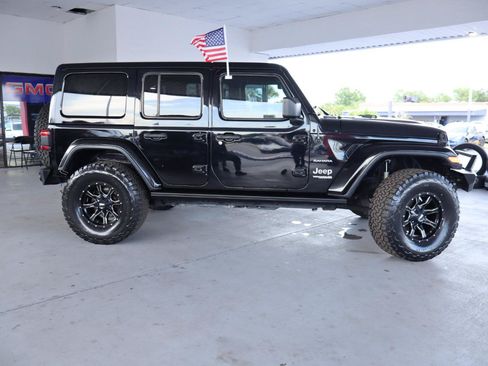 Used 2019 Jeep Wrangler Unlimited Sahara AWD/4WD image 6