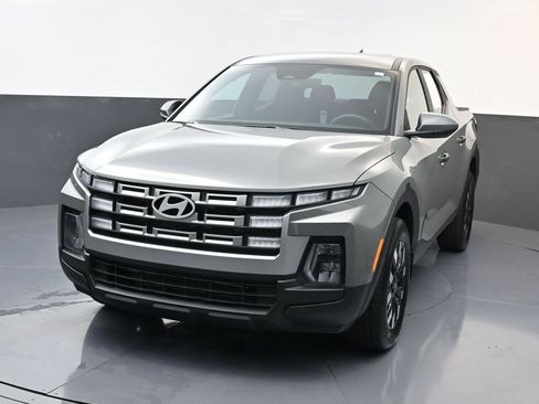 Used 2025 Hyundai Santa Cruz SE image 8