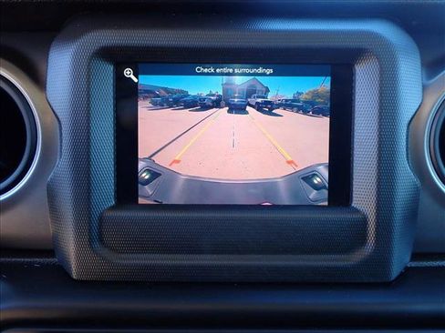 Used 2021 Jeep Gladiator Willys image 15