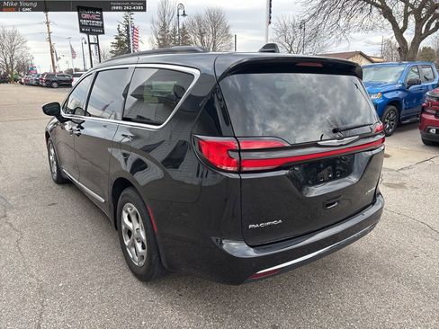 Used 2023 Chrysler Pacifica Limited FWD image 7