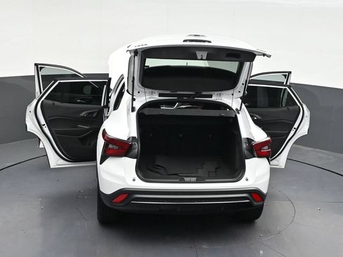 Used 2025 Chevrolet Trax RS w/ Sunroof Package FWD image 38