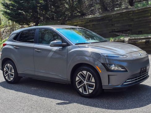 Used 2023 Hyundai Kona SE w/ Cargo Package FWD image 11