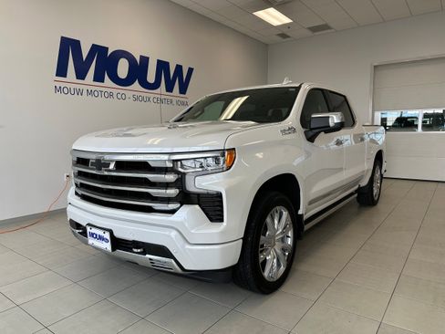 Used 2024 Chevrolet Silverado 1500 High Country AWD/4WD image 2