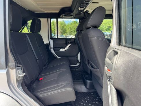 Used 2014 Jeep Wrangler Unlimited Sahara w/ Connectivity Group AWD/4WD image 18