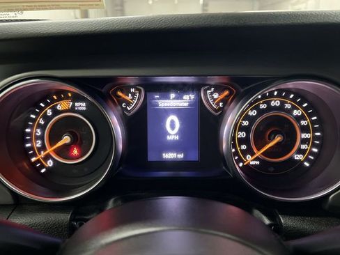 Used 2023 Jeep Wrangler Sport image 11