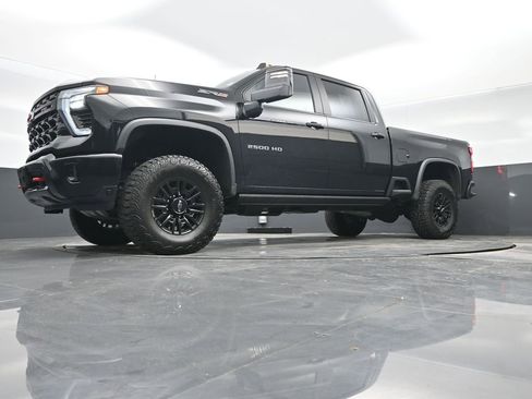 Used 2024 Chevrolet Silverado 2500 ZR2 w/ Technology Package image 26