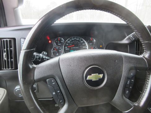 Used 2020 Chevrolet Express 2500 Extended image 35