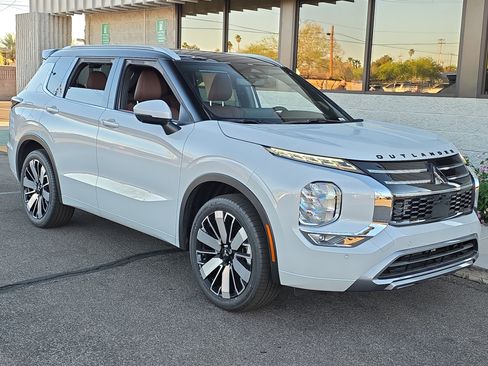 New 2026 Mitsubishi Outlander SEL image 1