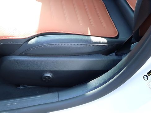 Used 2025 Mercedes-Benz C 300 4MATIC Sedan image 82