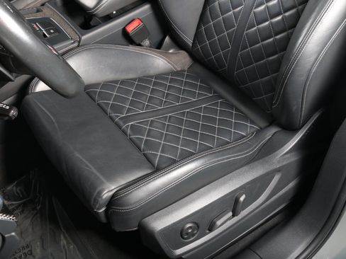 Used 2019 Audi SQ5 Premium Plus w/ Premium Plus Package image 39