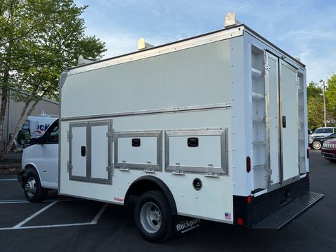 Used 2022 Chevrolet Express 3500 w/ Power Convenience Package RWD image 4