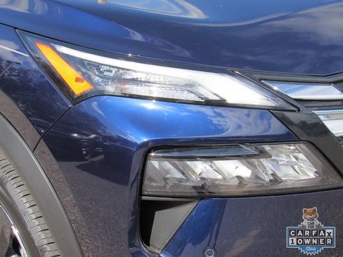 Certified 2025 Nissan Rogue SL w/ SL Premium Package FWD image 12