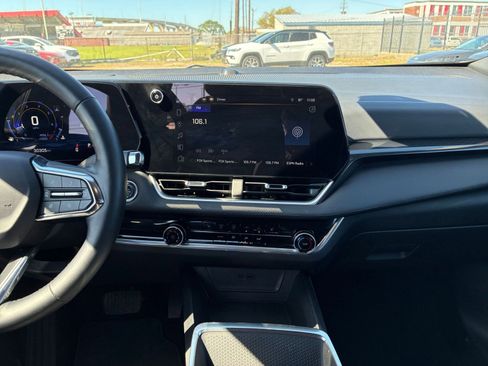 Used 2025 Chevrolet Equinox LT image 14