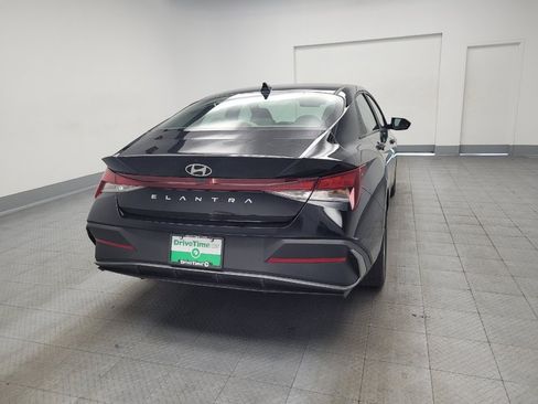 Used 2024 Hyundai Elantra SE FWD image 7