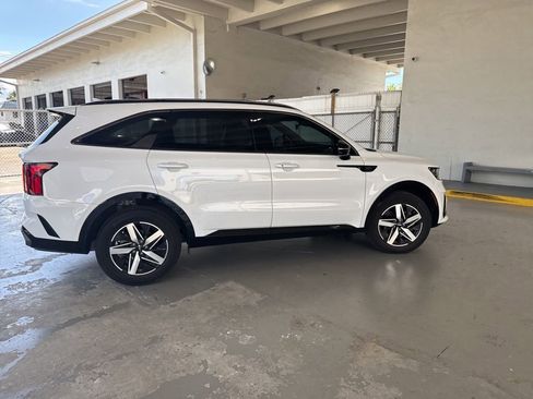 Certified 2023 Kia Sorento S FWD image 5