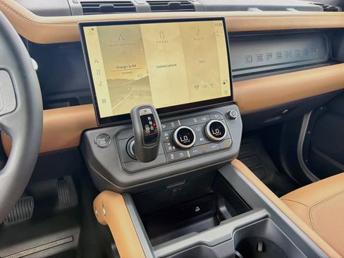 New 2026 Land Rover Defender 110 X-Dynamic SE AWD/4WD image 28