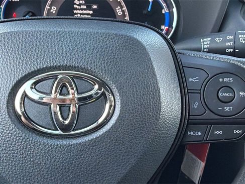 Certified 2025 Toyota RAV4 LE image 28