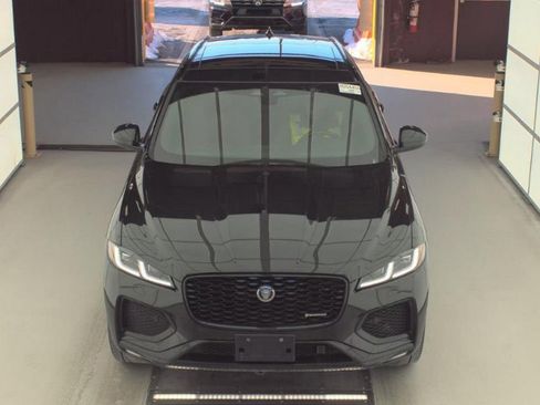 Used 2022 Jaguar F-PACE R-Dynamic S image 3
