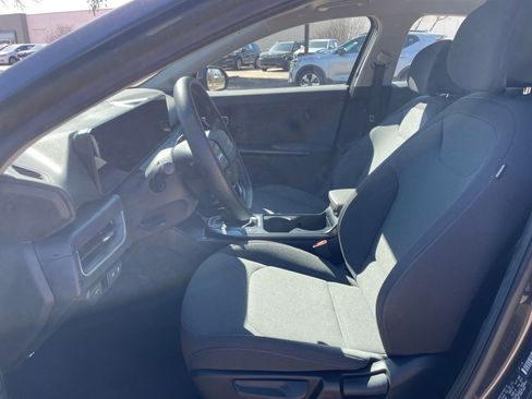 Used 2025 Kia K4 LXS image 55