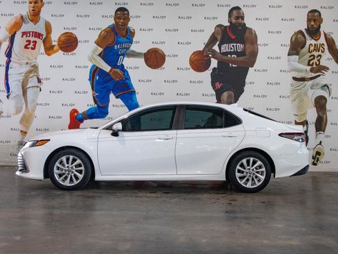 Used 2023 Toyota Camry LE FWD image 16