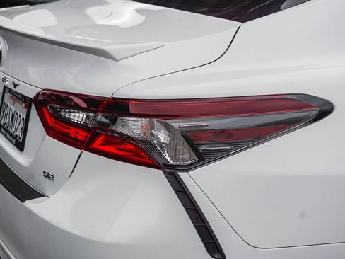 Used 2022 Toyota Camry SE w/ Carpet Mat Package (TMS) FWD image 8