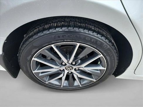 Used 2021 Toyota Camry XLE w/ Cold Weather Package image 12