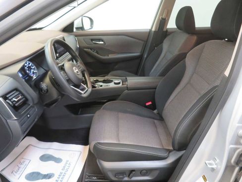 Certified 2022 Nissan Rogue SV image 4