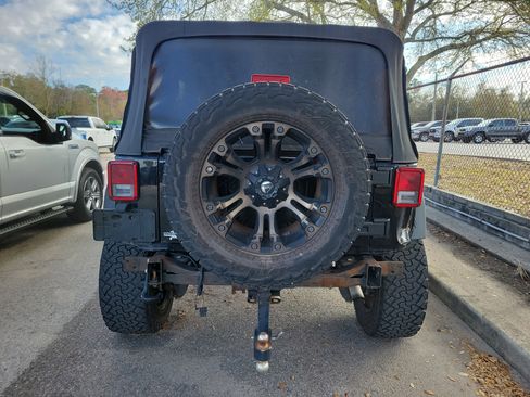 Used 2018 Jeep Wrangler Unlimited Sport S image 4