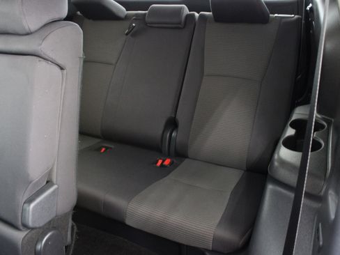 Used 2025 Toyota Highlander LE AWD/4WD image 30