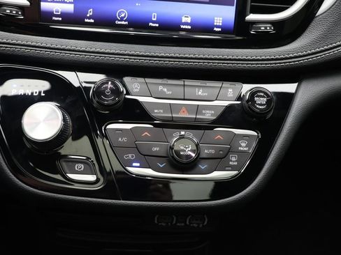 Used 2023 Chrysler Pacifica Touring-L w/ S Appearance Package image 23