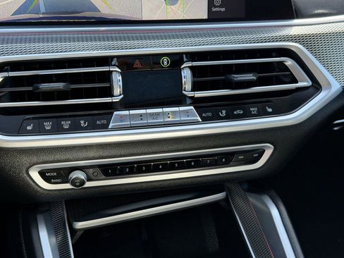 Used 2021 BMW X6 xDrive40i w/ M Sport Package image 9