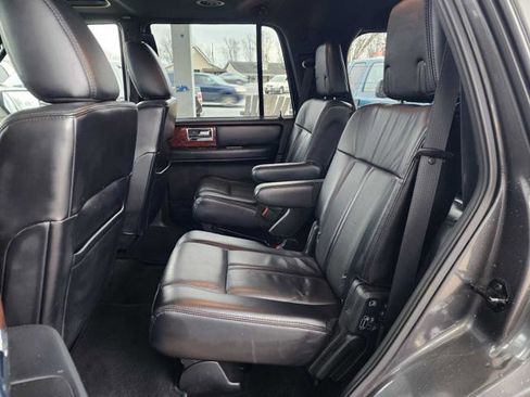 Used 2017 Lincoln Navigator Select image 14