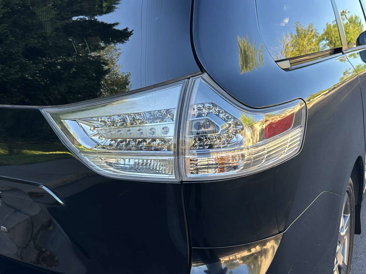 Used 2017 Toyota Sienna SE w/ SE Preferred Package FWD image 53