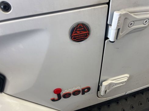 Used 2023 Jeep Gladiator Mojave w/ LED Lighting Group AWD/4WD image 4