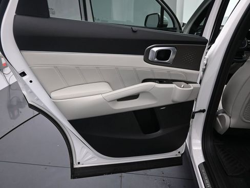 Certified 2025 Kia Sorento SX Prestige image 18
