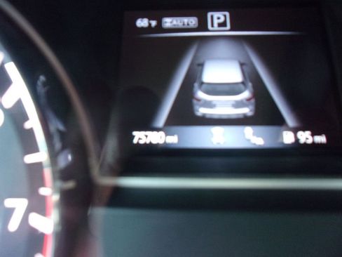 Used 2019 Nissan Pathfinder SV image 10