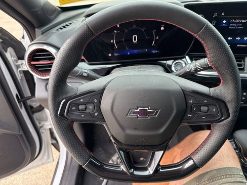 Used 2025 Chevrolet Trax RS image 21