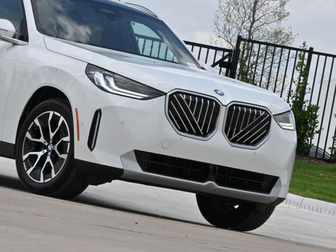 Certified 2025 BMW X3 xDrive30 w/ Premium Package AWD/4WD image 39