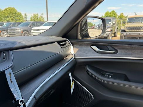 New 2026 Jeep Grand Cherokee L Limited AWD/4WD image 20
