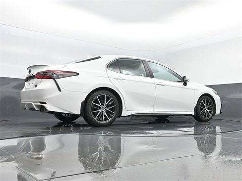 Used 2023 Toyota Camry SE w/ Cold Weather Package image 25
