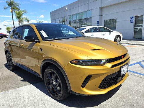 Certified 2024 Dodge Hornet R/T Plus w/ Tech Pack Plus w/o Parking AWD/4WD image 6