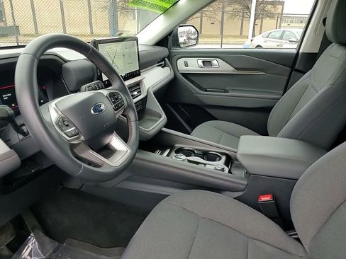 Used 2025 Ford Explorer Active AWD/4WD image 11