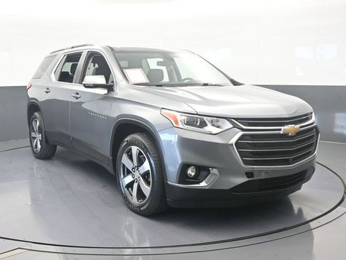 Used 2020 Chevrolet Traverse LT w/ LT Premium Package image 9