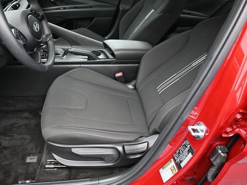 Certified 2025 Hyundai Elantra Sport image 21