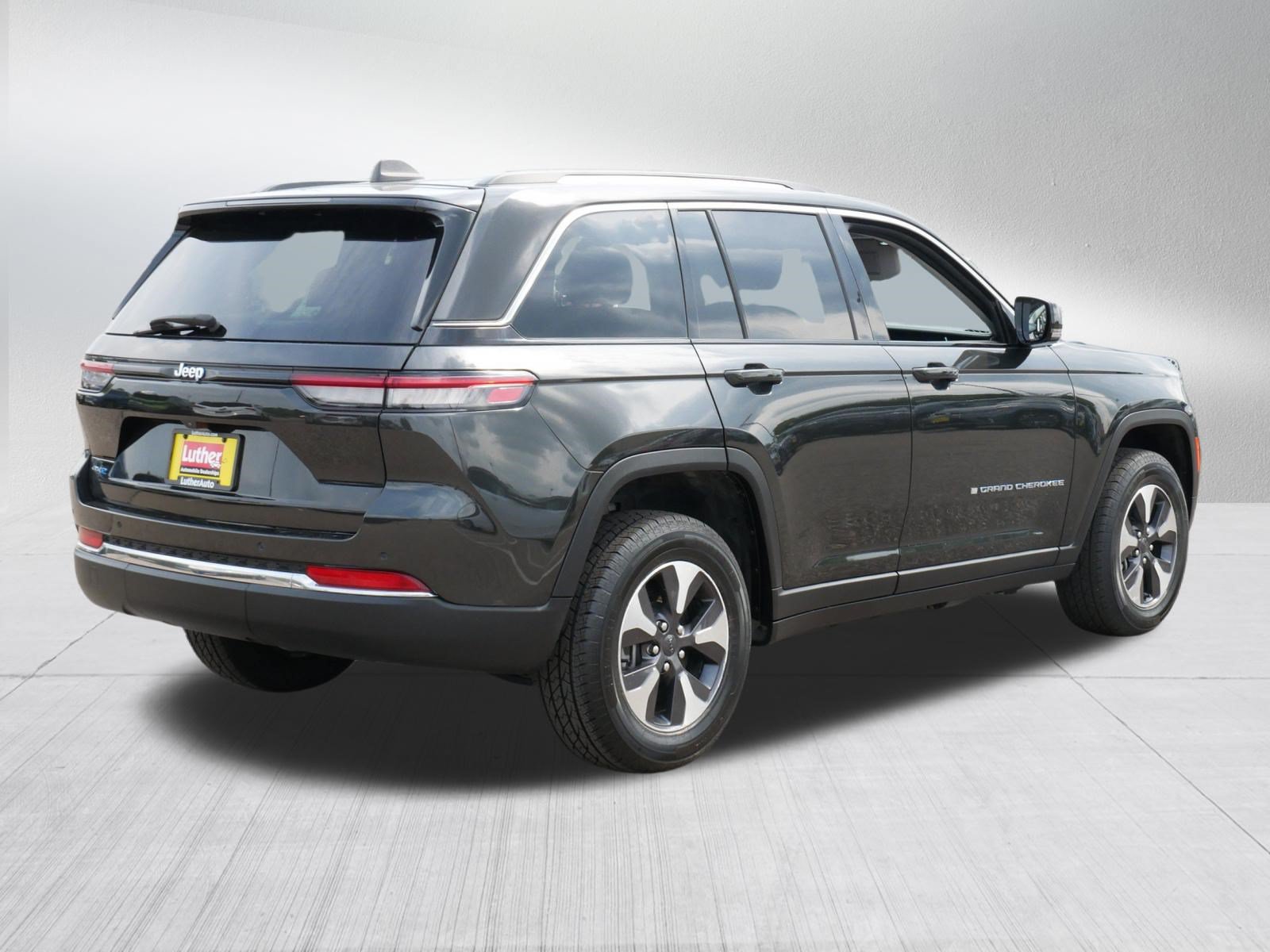 Used 2023 Jeep Grand Cherokee 4WD 4xe image 7