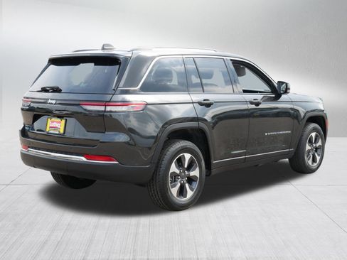 Used 2023 Jeep Grand Cherokee 4WD 4xe image 7