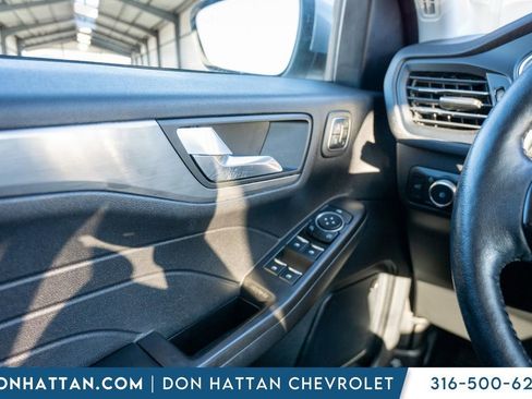 Used 2021 Ford Escape Titanium image 18