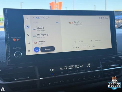 Used 2025 Toyota Sienna Platinum image 19