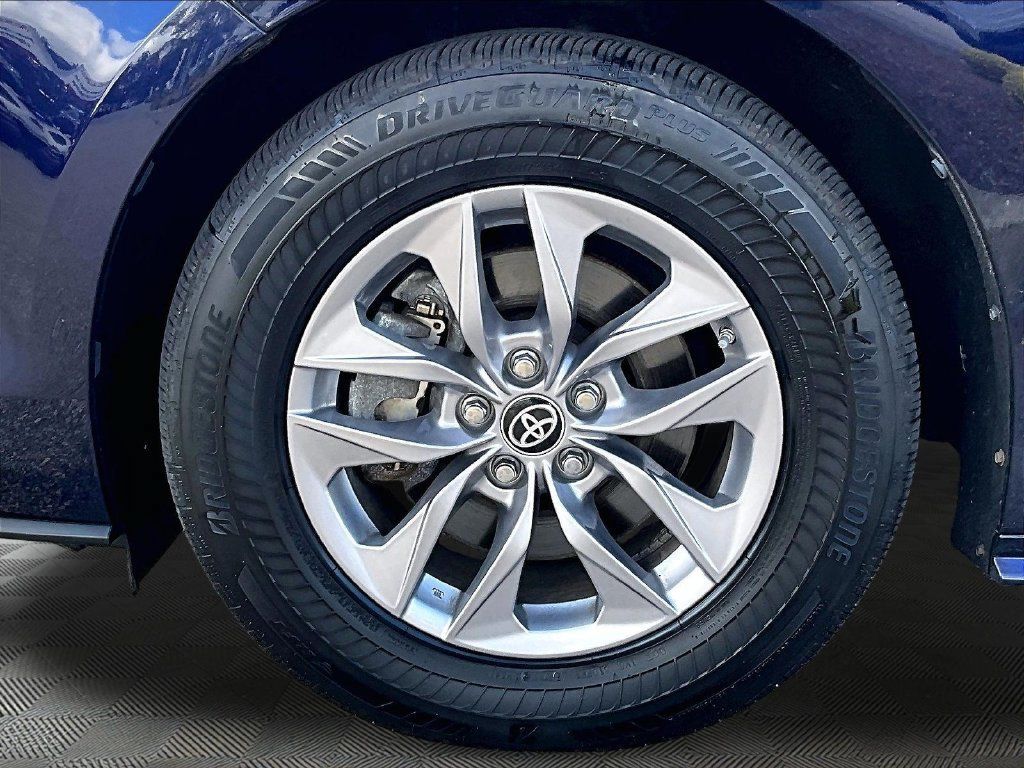 Used 2022 Toyota Sienna XLE w/ XLE Plus Package AWD/4WD image 7
